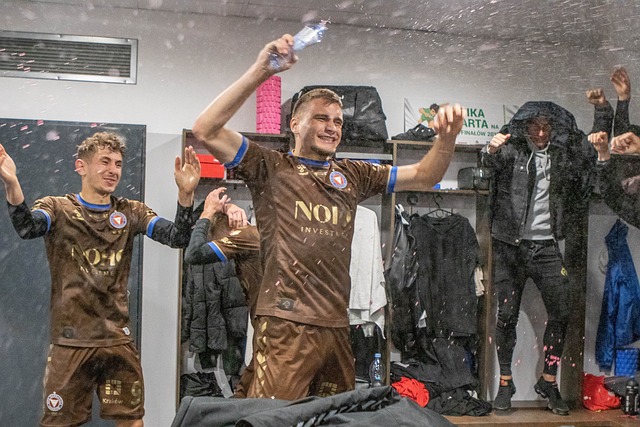 誉为本年度 誉为本年度